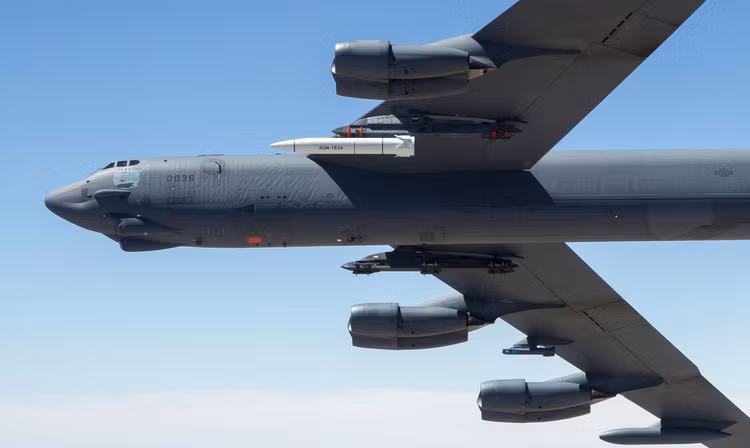 Oanh tạc cơ Mỹ đánh rơi tên lửa