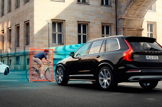 Buông 2 tay khi lái ôtô có gây nguy hiểm? ảnh 2 Buông 2 tay khỏi vô-lăng khi lái ô tô có nguy hiểm?