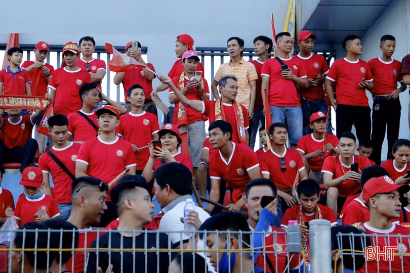 Hồng Lĩnh Hà Tĩnh chia điểm với đương kim vô địch Hà Nội FC