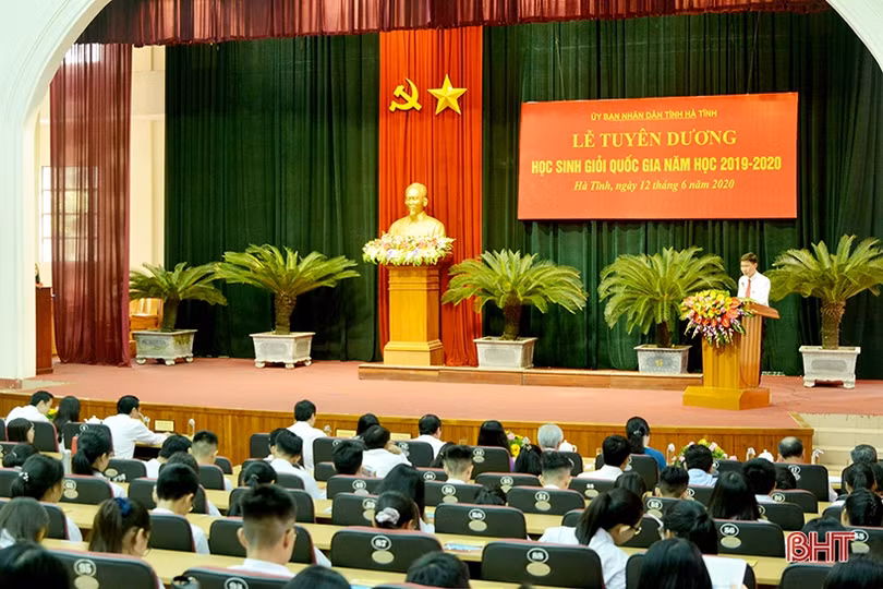Hà Tĩnh tuyên dương 89 học sinh giỏi quốc gia năm học 2019 - 2020