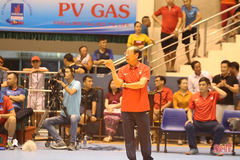 Bóng chuyền Hà Tĩnh đại thắng ngày ra quân