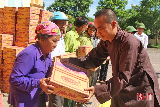 Quỹ thiện nguyện PLA tặng 1.270 suất quà ở Vũ Quang