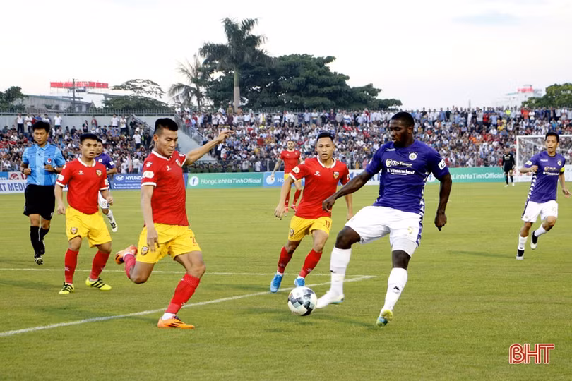 Hồng Lĩnh Hà Tĩnh chia điểm với đương kim vô địch Hà Nội FC