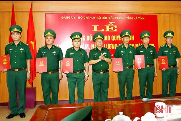 Thăng quân hàm cho 63 cán bộ, sỹ quan BĐBP Hà Tĩnh