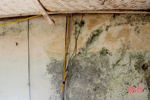 Trụ sở một xã miền núi Hà Tĩnh xập xệ, không dám bật quạt trần vì sợ rơi