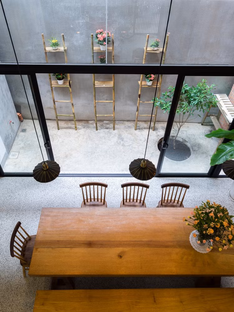 Ấn tượng với ngôi nhà bằng gạch tọa lạc ngay trung tâm Sài Gòn