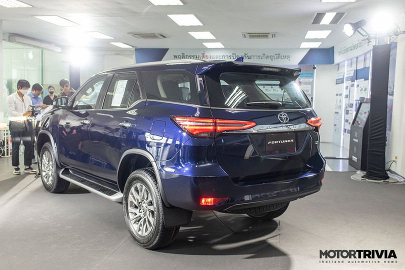 Chi tiết Toyota Fortuner 2021 vừa ra mắt tại Thái Lan