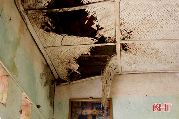 Trụ sở một xã miền núi Hà Tĩnh xập xệ, không dám bật quạt trần vì sợ rơi