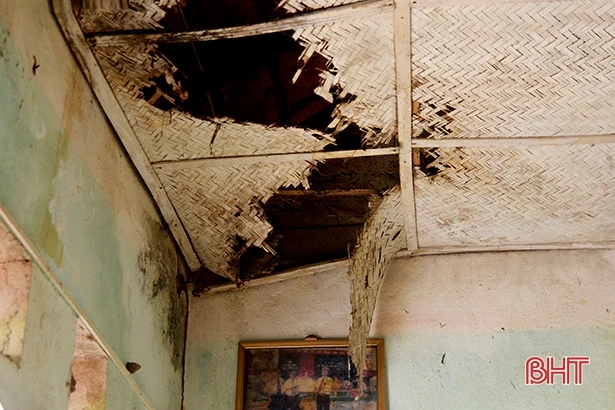 Trụ sở một xã miền núi Hà Tĩnh xập xệ, không dám bật quạt trần vì sợ rơi