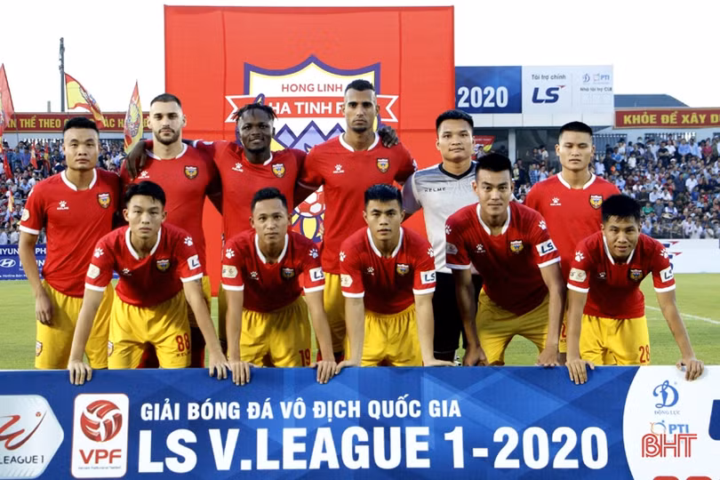 Hồng Lĩnh Hà Tĩnh chia điểm với đương kim vô địch Hà Nội FC