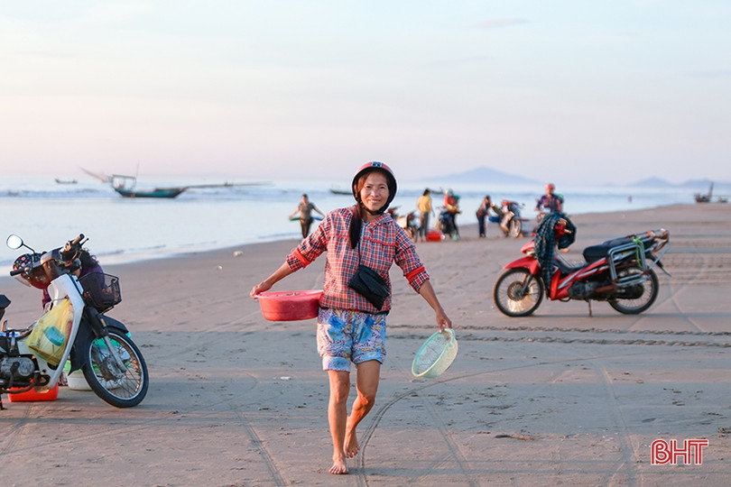 Bình yên ngày mới ở làng chài Xuân Yên