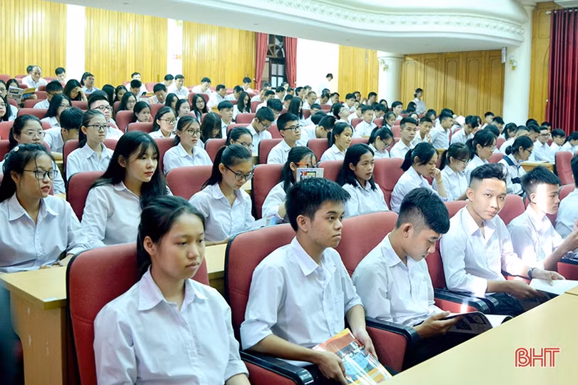 Hà Tĩnh tuyên dương 89 học sinh giỏi quốc gia năm học 2019 - 2020
