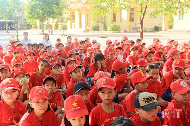 Hơn 600 học sinh Nghi Xuân được hướng dẫn kỹ năng phòng chống đuối nước