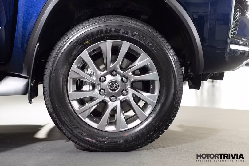 Chi tiết Toyota Fortuner 2021 vừa ra mắt tại Thái Lan