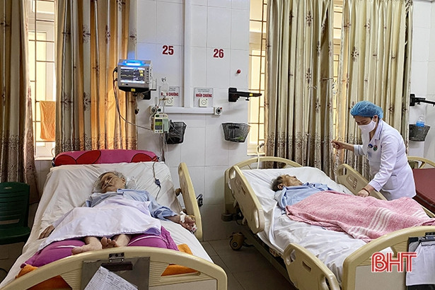 Nắng nóng kéo dài, người già, trẻ em nhập viện ở Hà Tĩnh gia tăng