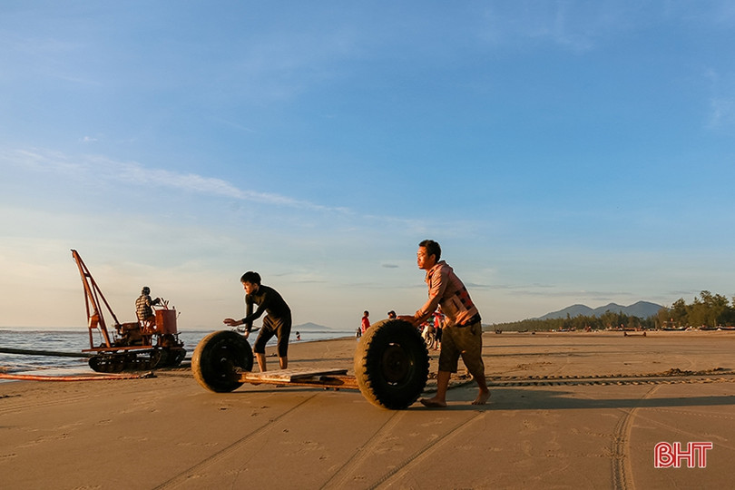 Bình yên ngày mới ở làng chài Xuân Yên