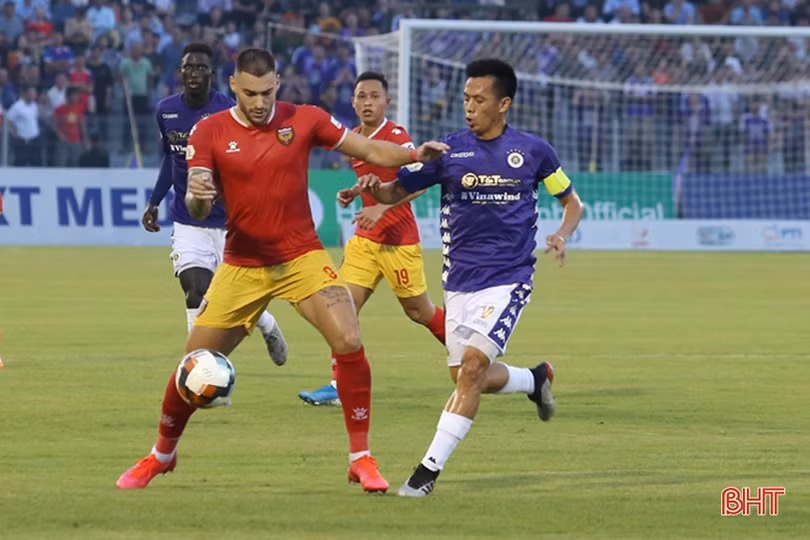 Hồng Lĩnh Hà Tĩnh chia điểm với đương kim vô địch Hà Nội FC