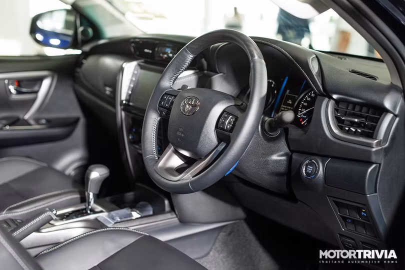 Chi tiết Toyota Fortuner 2021 vừa ra mắt tại Thái Lan