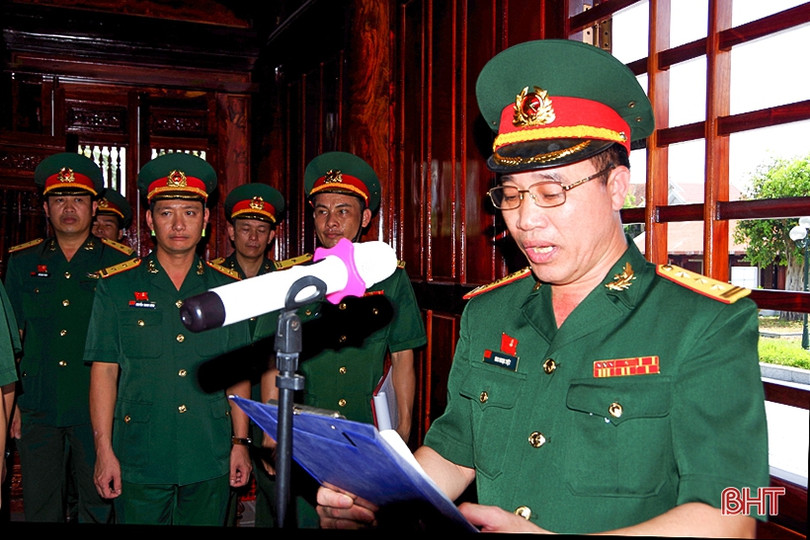 Đoàn đại biểu Đại hội Đảng bộ Quân sự Hà Tĩnh dâng hương báo công tại Khu lưu niệm Bác Hồ