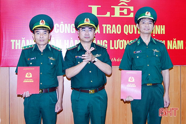 Thăng quân hàm cho 63 cán bộ, sỹ quan BĐBP Hà Tĩnh