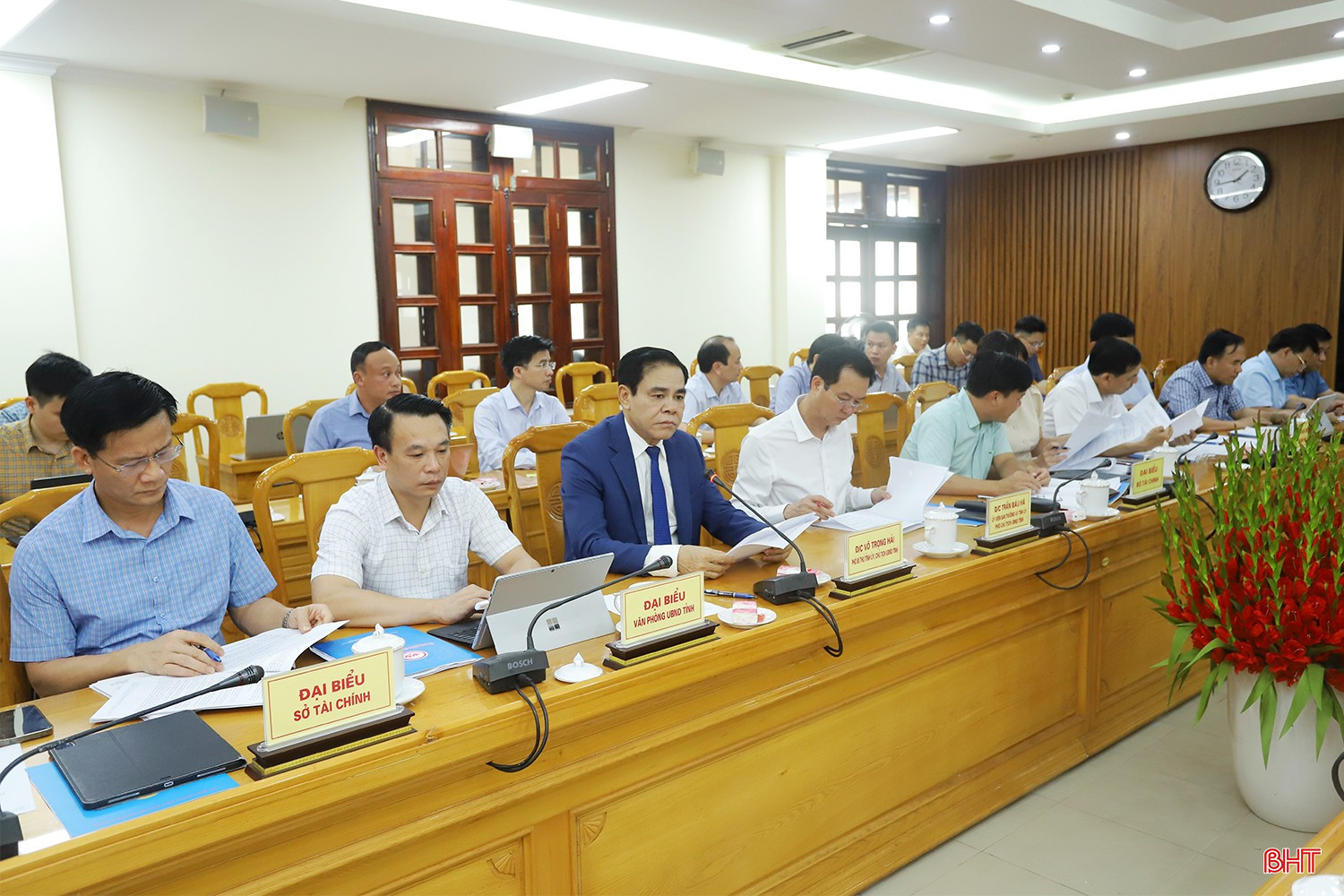 Chủ tịch UBND tỉnh Võ Trọng Hải, Phó Chủ tịch UBND tỉnh Trần Báu Hà cùng lãnh đạo các sở, ngành, UBND TP Hà Tĩnh dự cuộc làm việc. bqbht_br_ubnd-tinh-lam-viec-voi-ngan-hang-adb-2.jpg