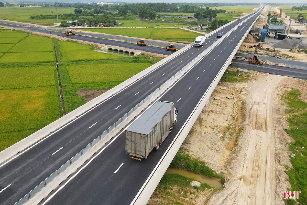 Tuyến cao tốc dài gần 90km qua Hà Tĩnh được đưa vào khai thác góp phần tạo điều kiện thuận lợi cho phương tiện lưu thông. bqbht_br_cao-toc-1.jpg