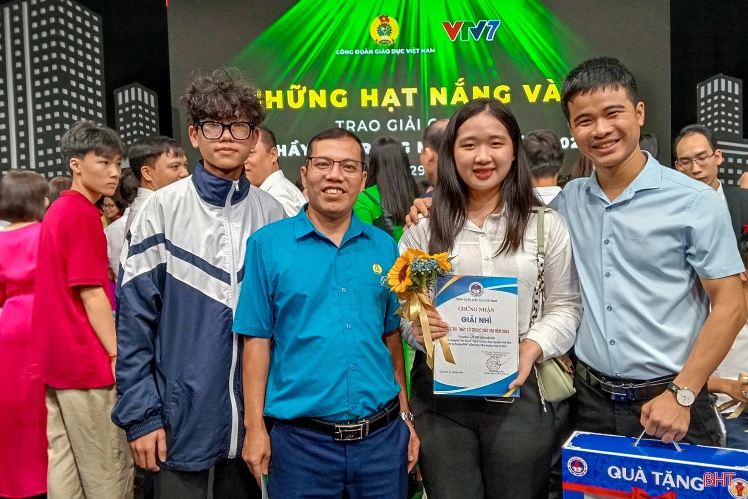 Những câu chuyện ấm áp dưới mái trường (bài 1): Cùng trò nghèo vượt khó