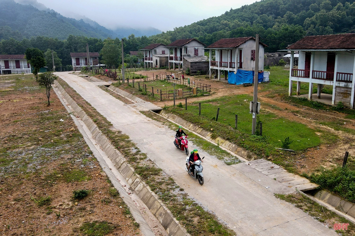 Những câu chuyện ấm áp dưới mái trường (bài 2): Bản làng vui có bước chân thầy cô