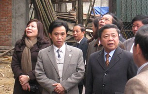 Chủ tịch UBND tỉnh Võ Kim Cự kiểm tra tiến độ xây dựng Trung tâm thương mại Hà Tĩnh (trên đường Nguyễn Du kéo dài)