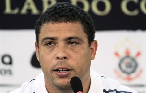 Ronaldo chia tay sân cỏ trong sự tiếc nuối của hàng triệu CĐV. Ảnh: Getty.