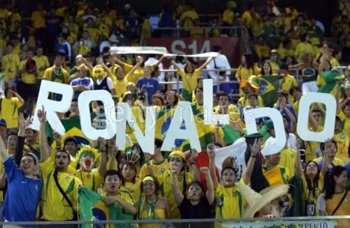 Người hâm mộ luôn phát cuồng ở bất kỳ nơi nào anh đặt chân đến. Ảnh: Getty.