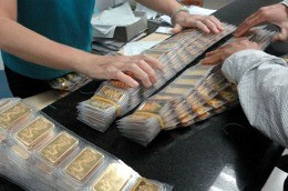 Ủy ban Thường vụ Quốc hội nhấn mạnh, cần triển khai mạnh mẽ và đồng bộ các biện pháp quản lý thị trường vàng và thị trường ngoại tệ