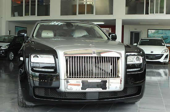 Nhiều salon ôtô nhập khẩu đã bán xe theo giá mới ngay sau khi tỷ giá VND/USD điều chỉnh - Ảnh: Bobi.