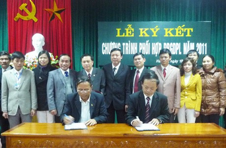 Lãnh đạo Sở Tư pháp và Báo Hà Tĩnh ký kết chương trình phối hợp tuyên truyền PBGDPL năm 2011