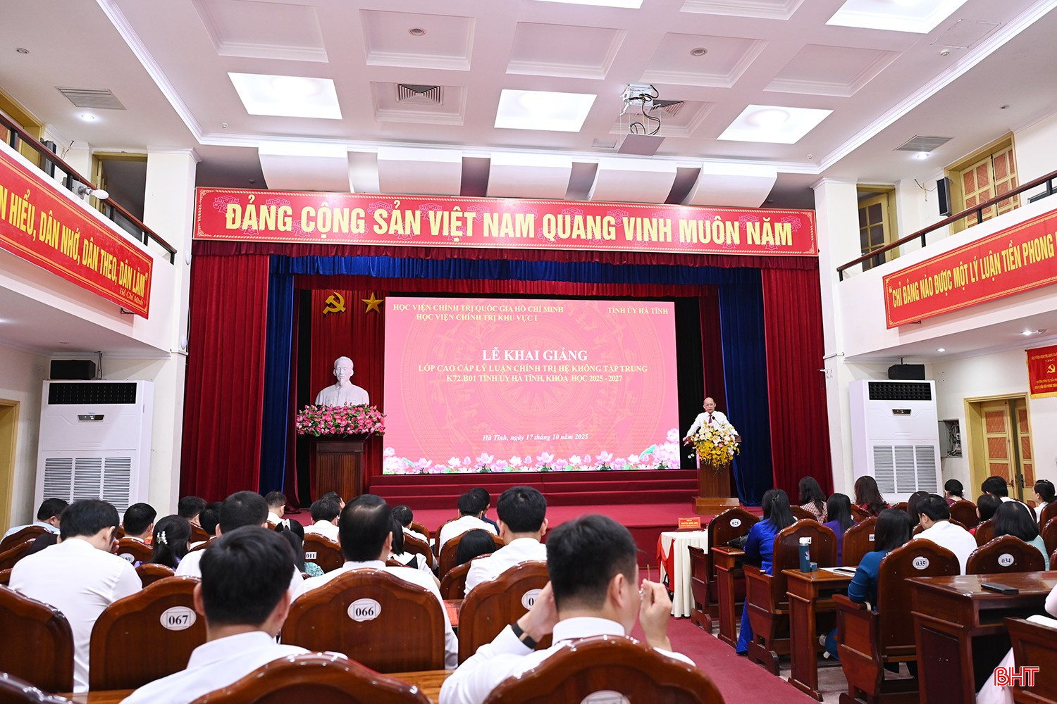 Bối cảnh mới, nhà trường tiếp tục chủ động tham mưu đổi mới nội dung chương trình theo hướng gắn lý luận với thực tiễn. bqbht_br_dsc-84d09.jpg