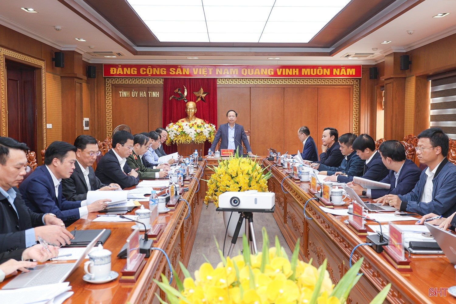 Đồng chí Nguyễn Duy Lâm - Bí thư Tỉnh ủy, Trưởng BCĐ Bầu cử đại biểu Quốc hội khóa XVI và bầu cử đại biểu HĐND các cấp nhiệm kỳ 2026 - 2031 chủ trì cuộc họp triển khai nhiệm vụ thời gian tới.