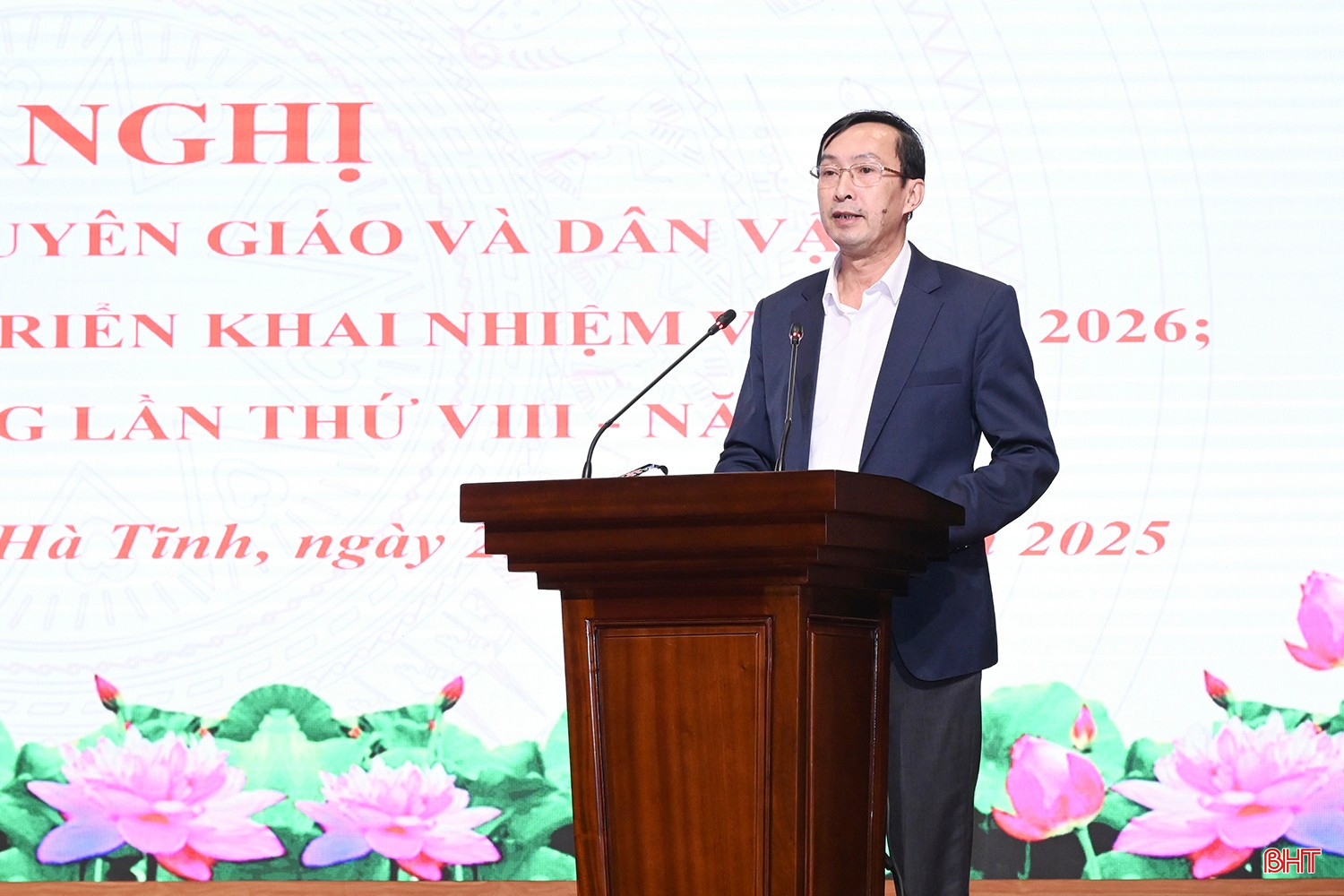 Phát biểu tại hội nghị, Giám đốc Báo và phát thanh, truyền hình Hà Tĩnh Nghiêm Sỹ Đống nhấn mạnh kết quả nổi bật đơn vị đạt được trong thời gian qua, đồng thời chia sẻ giải pháp, kiến nghị nội dung nhằm tiếp tục phát huy thành quả đạt được, tiếp tục làm tốt hơn chức năng, vai trò, nhiệm vụ là cơ quan truyền thông chủ lực của tỉnh.