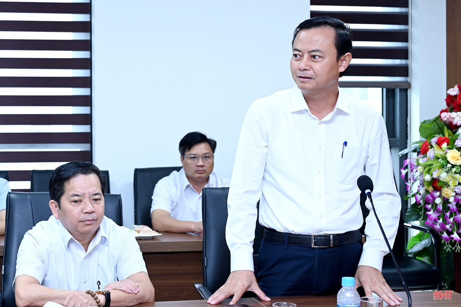 Đồng chí Hà Văn Hùng - Ủy viên Ban Thường vụ, Trưởng ban Tuyên giáo và Dân vận Tỉnh ủy phát biểu cảm ơn sự quan tâm của các đồng chí lãnh đạo tỉnh. bqbht_br_dsc-f8204.jpg