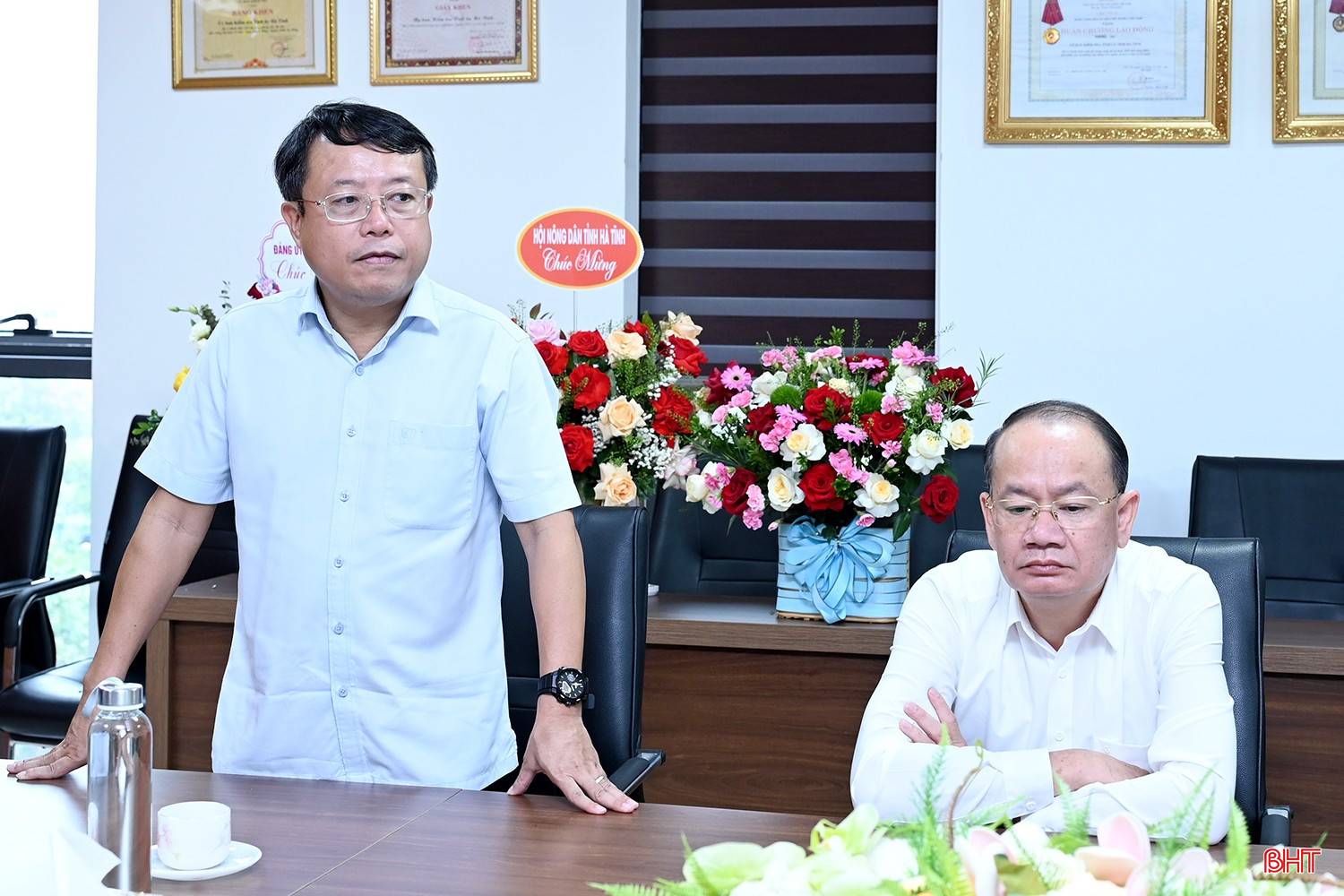 Đồng chí Dương Tất Thắng - Ủy viên Ban Thường vụ, Chủ nhiệm UBKT Tỉnh ủy, Phó Chủ tịch UBND tỉnh phát biểu cảm ơn sự quan tâm của các đồng chí lãnh đạo tỉnh. Đồng chí Dương Tất Thắng - Ủy viên Ban Thường vụ, Chủ nhiệm UBKT Tỉnh ủy, Phó Chủ tịch UBND tỉnh phát biểu cảm ơn sự quan tâm của các đồng chí lãnh đạo tỉnh.