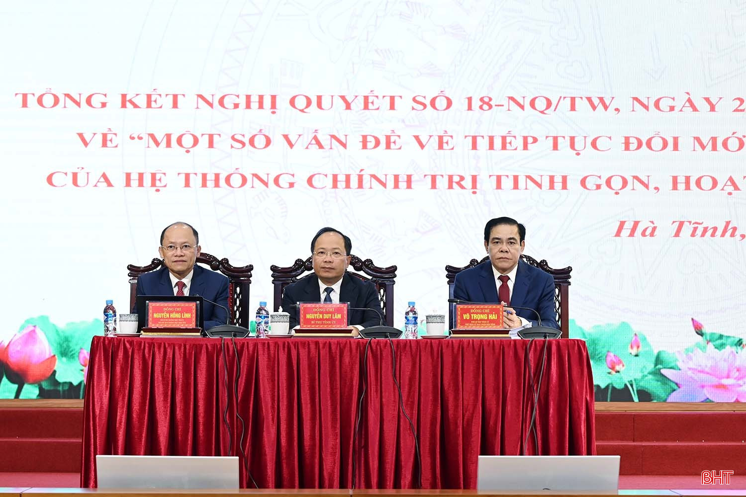 Các đồng chí Thường trực Tỉnh ủy chủ trì hội nghị. bqbht_br_dsc-d9049-5807.jpg