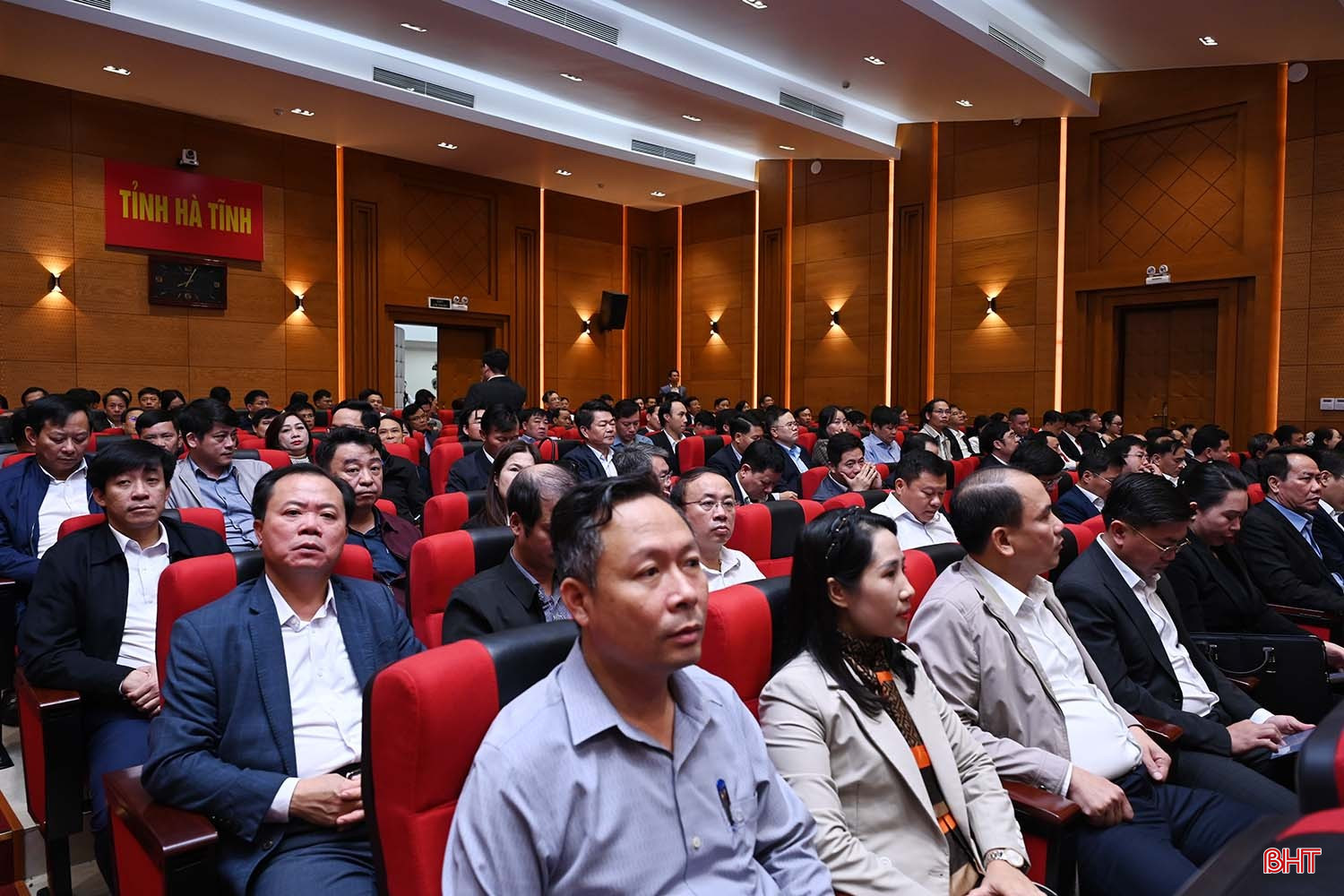 Đại biểu dự hội nghị. Đại biểu dự hội nghị.