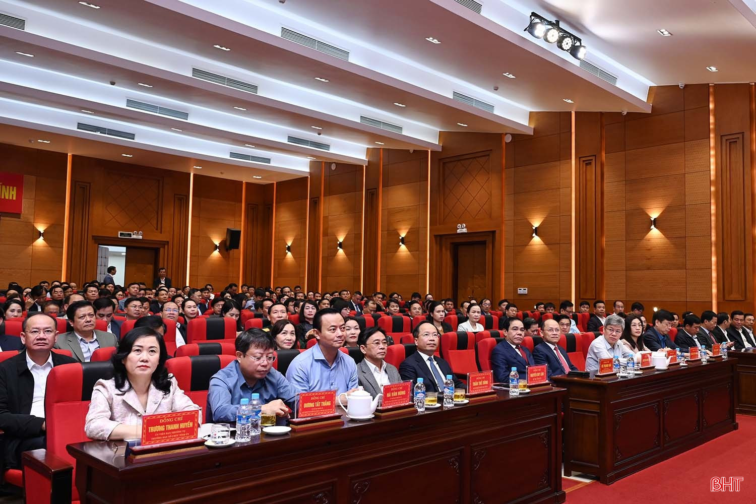 Đại biểu Trung ương và tỉnh dự hội nghị. bqbht_br_dsc-89d80.jpg