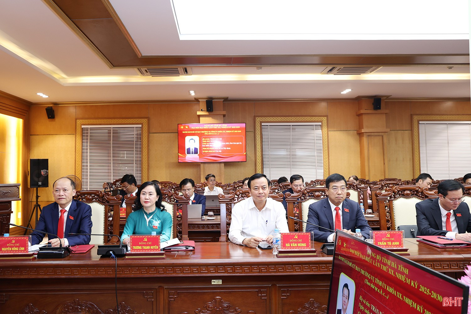 ...và đại biểu tỉnh dự hội nghị. bqbht_br_img-88d08.jpg