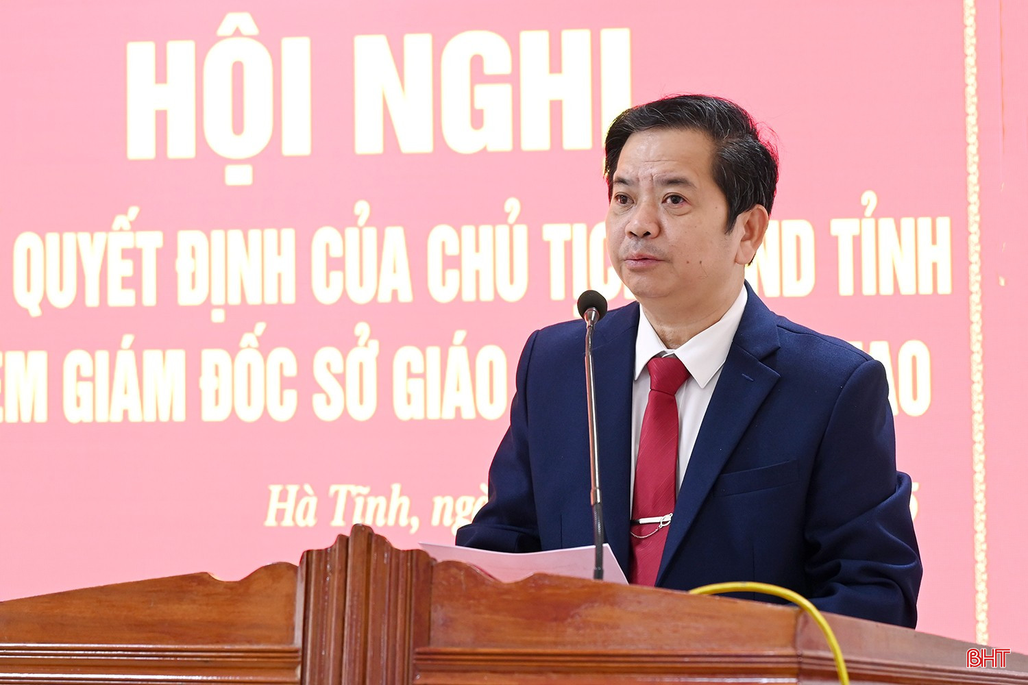 Tân Giám đốc Sở GD&amp;ĐT Bùi Nhân Sâm phát biểu nhận nhiệm vụ.