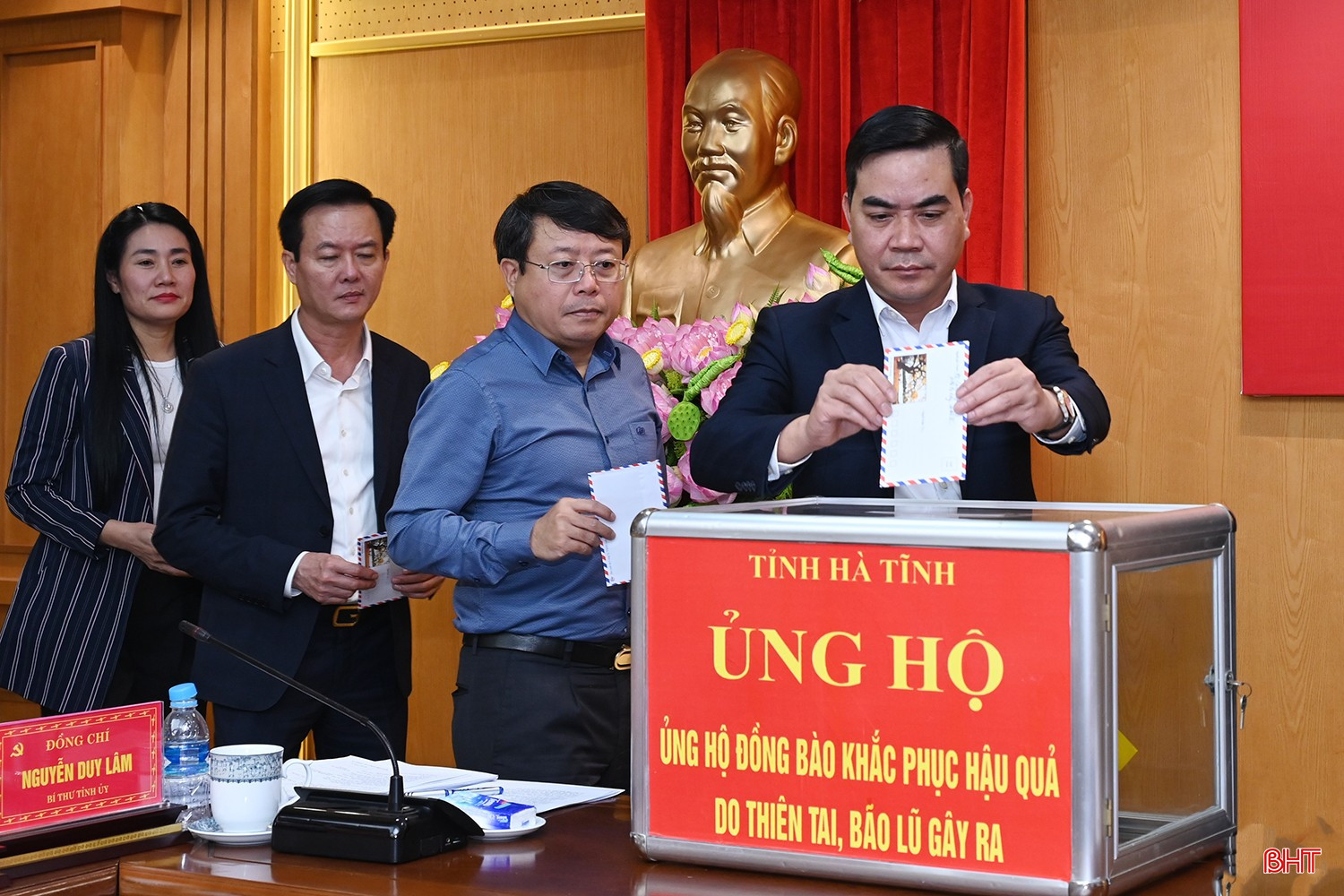 ... đại biểu Trung ương và các đồng chí Ủy viên Ban Thường vụ Tỉnh ủy...