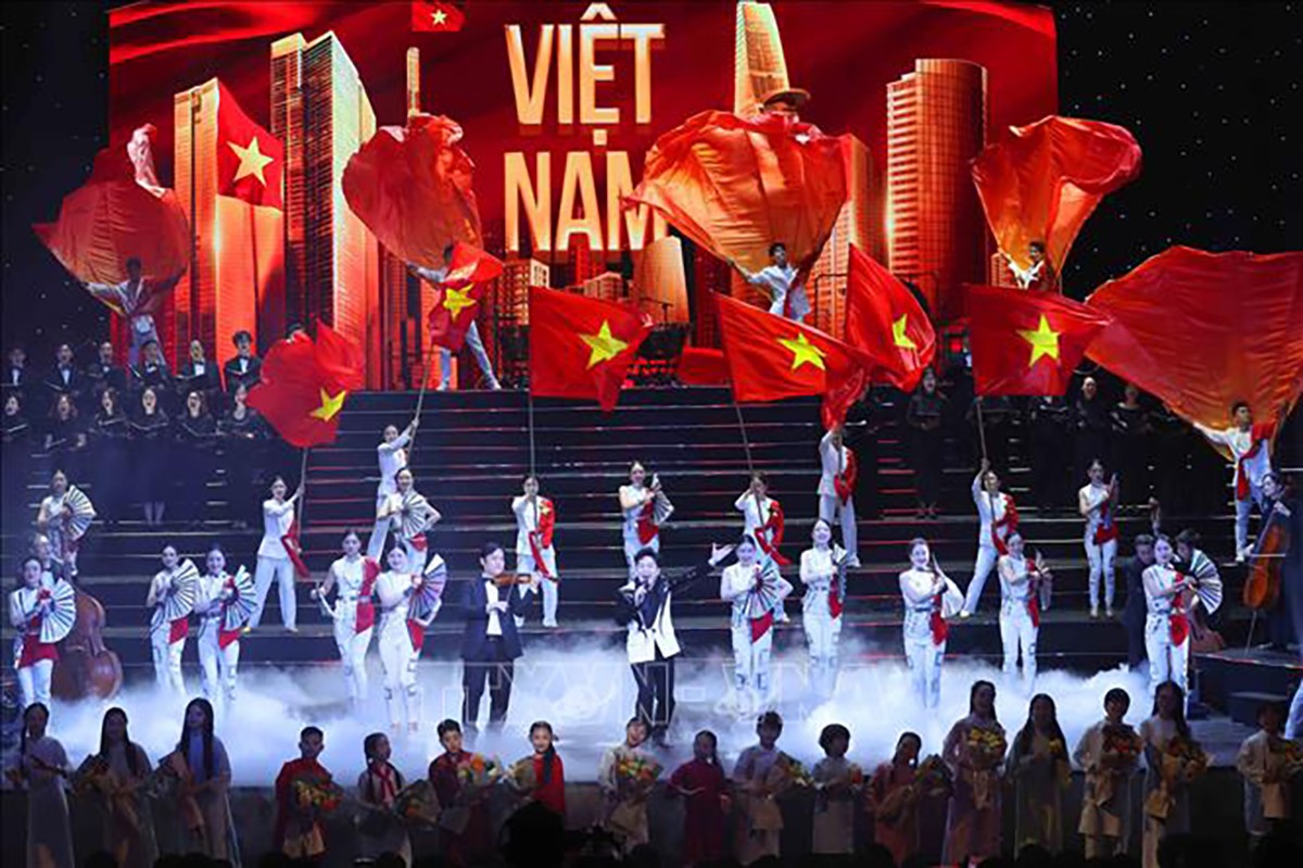 vna-potal-chuong-trinh-ho-chi-minh-hanh-trinh-khat-vong-stand.jpg