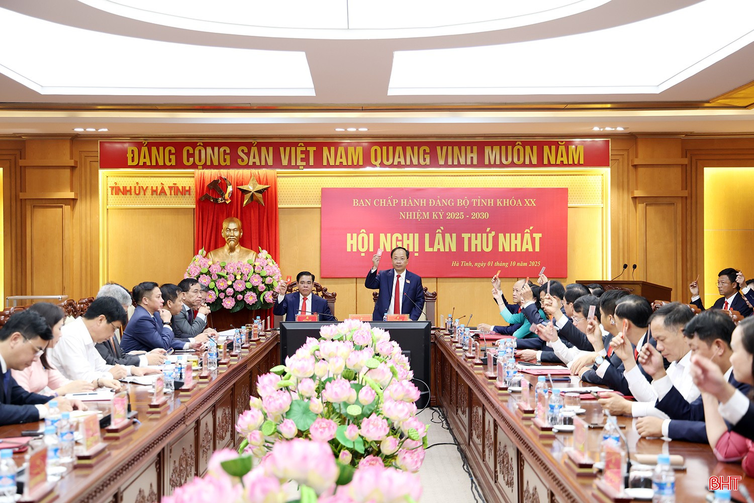 Đại biểu biểu quyết danh sách. bqbht_br_imcg-8790.jpg