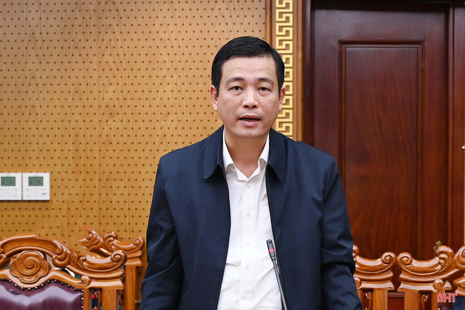 Chủ tịch Ủy ban MTTQ tỉnh Nguyễn Thành Đồng báo cáo kết quả Đại hội MTTQ cấp xã, tiến độ chuẩn bị Đại hội MTTQ tỉnh. bqbht_br_dsc-88d63.jpg