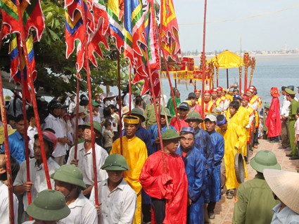 Không khí ngày chính Hội Chiêu Trưng Đại Vương - Linh thiêng một ngôi đền