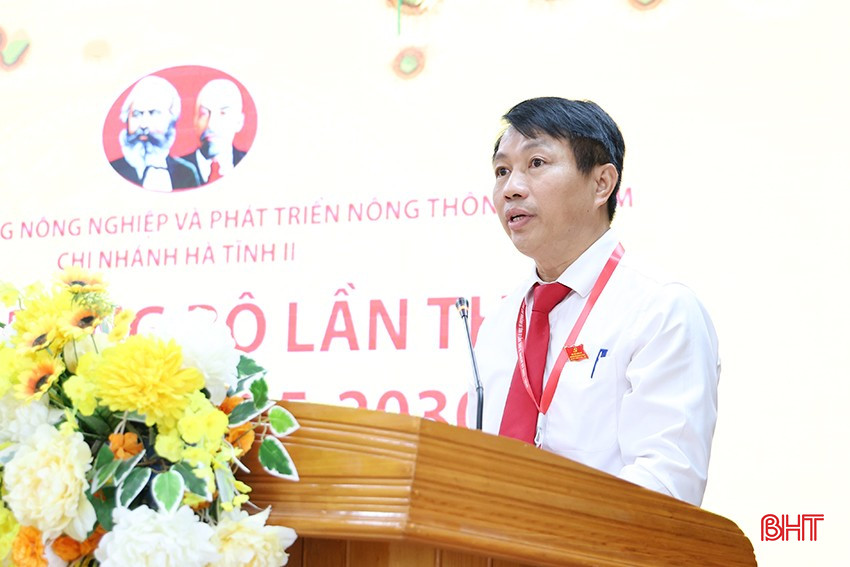 Ông Nguyễn Quốc Tuấn – Bí thư Chi bộ, Giám đốc Agribank huyện Thạch Hà tham luận tại đại hội. bqbht_br_img-0799.jpg